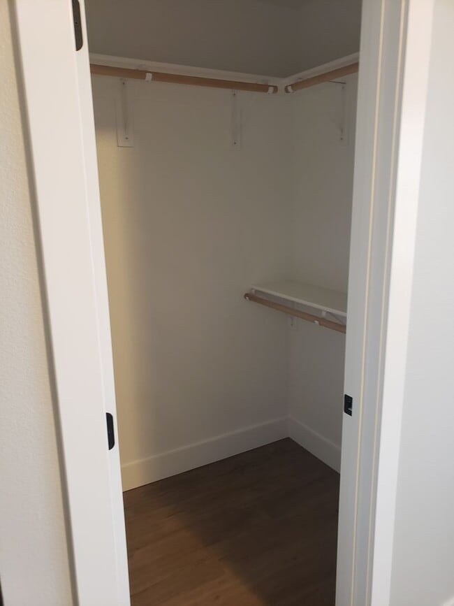 Building Photo - Ravishing 2 bed 2 1/2 bath condo in Annafield subdivision