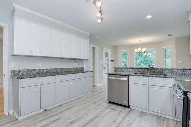 Building Photo - Brick Ranch in Evans