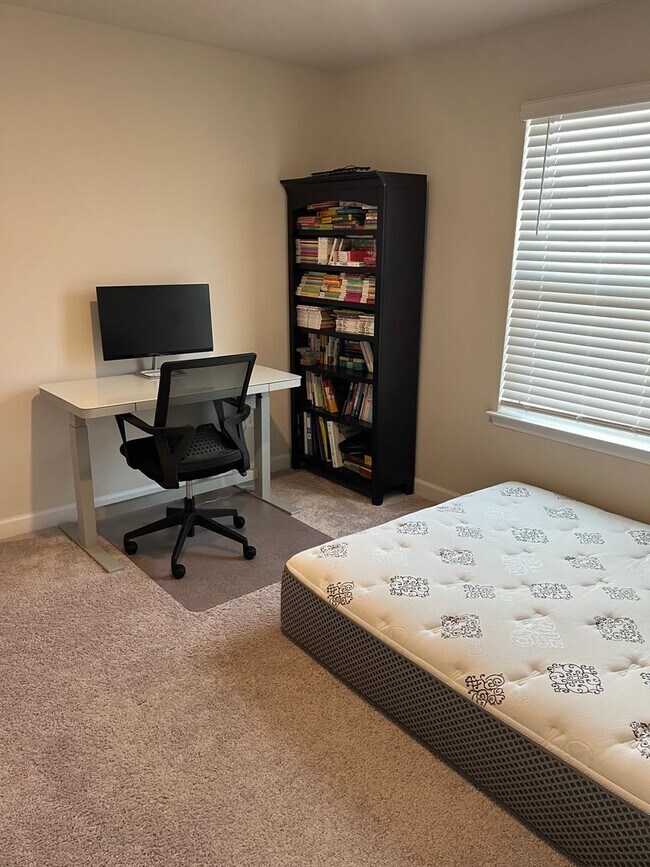 Building Photo - BEAUTIFUL 4 bedroom / 3 bath home located off Water Tower Road!