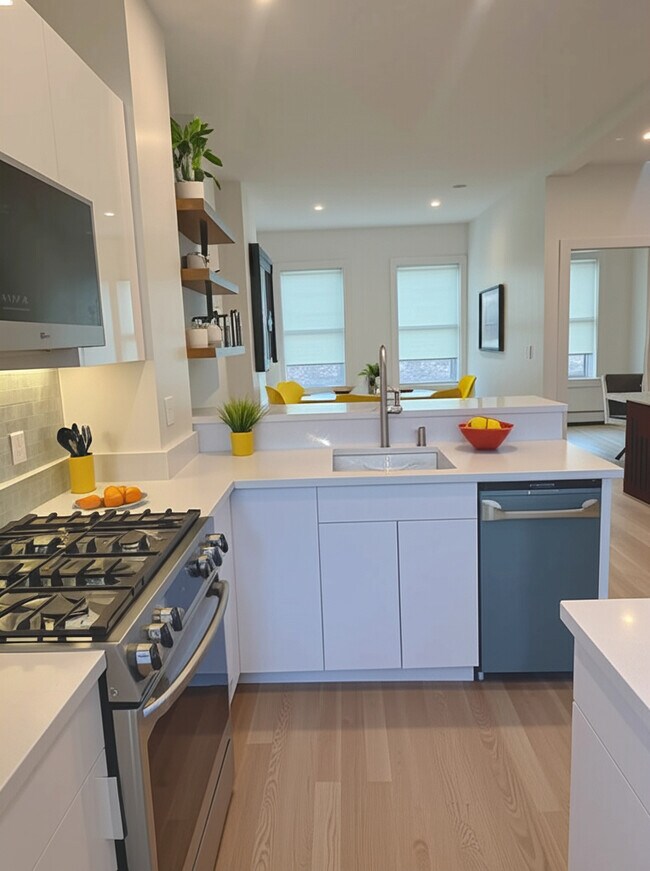 Building Photo - 8 4th St