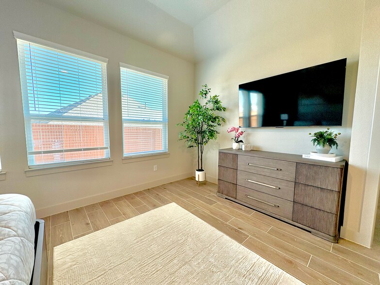 Building Photo - 275 Ginger St