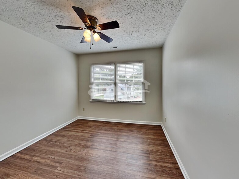 Building Photo - 210 Wood Valley Ct