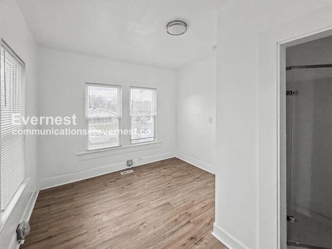 Building Photo - 1515 36th Pl N