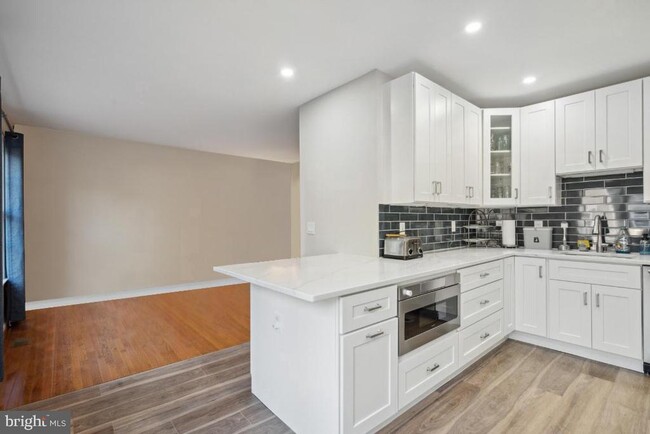 Building Photo - 6257 Harbin Dr