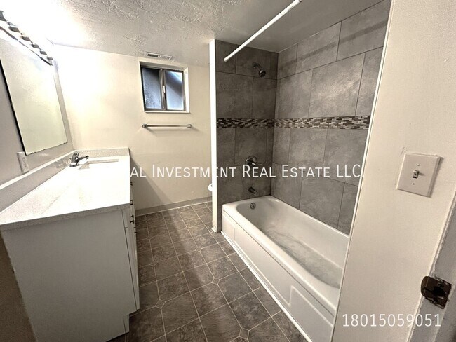 Building Photo - 1126 Crandall Ave S