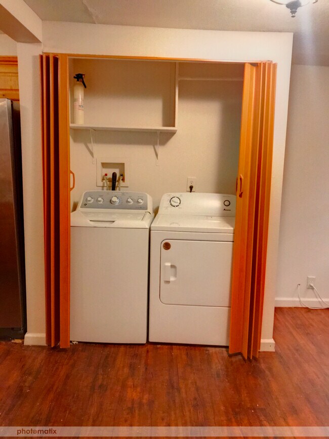 Building Photo - 1102 Linden