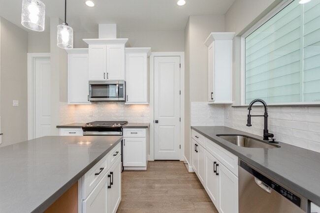 Building Photo - 1439 W 25th St