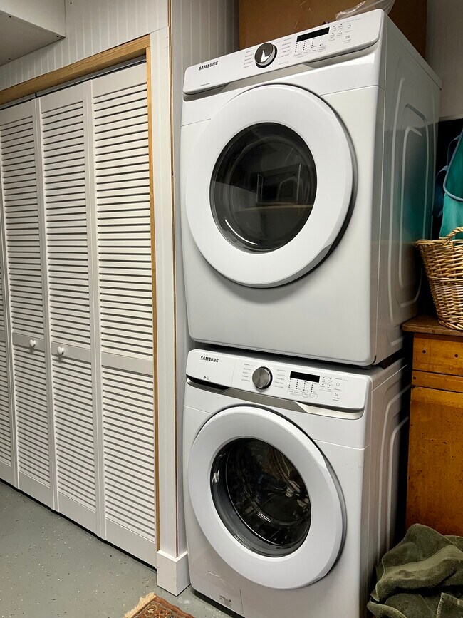 Laundry in the building. - 754 Woodlands Rd