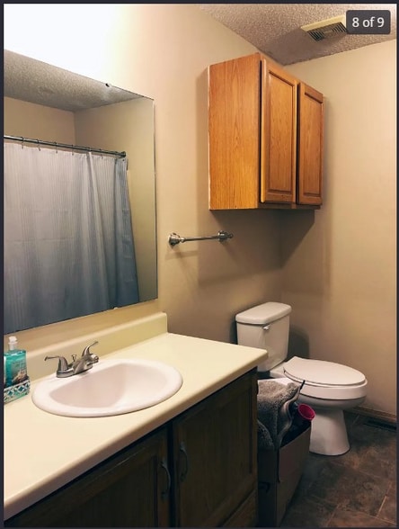 Building Photo - 215 E New Melville Rd