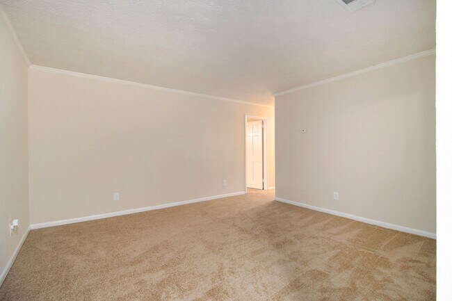 Building Photo - 3 Bedroom 2 Bath House