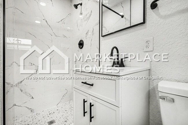 Building Photo - 408 Bassedena Cir N