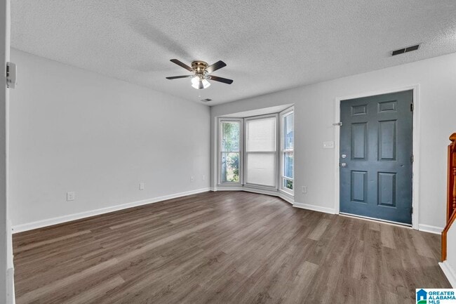 Building Photo - 2555 Hampstead Dr