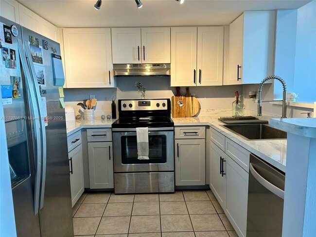 Building Photo - 3000 Coral Wy