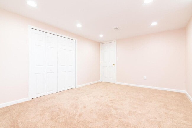 Building Photo - 3672 Middlebury Ln