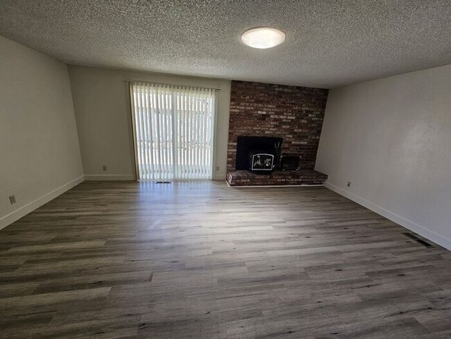 Building Photo - 3 Bedroom 2 Bath 2 Car Garage home in the ...