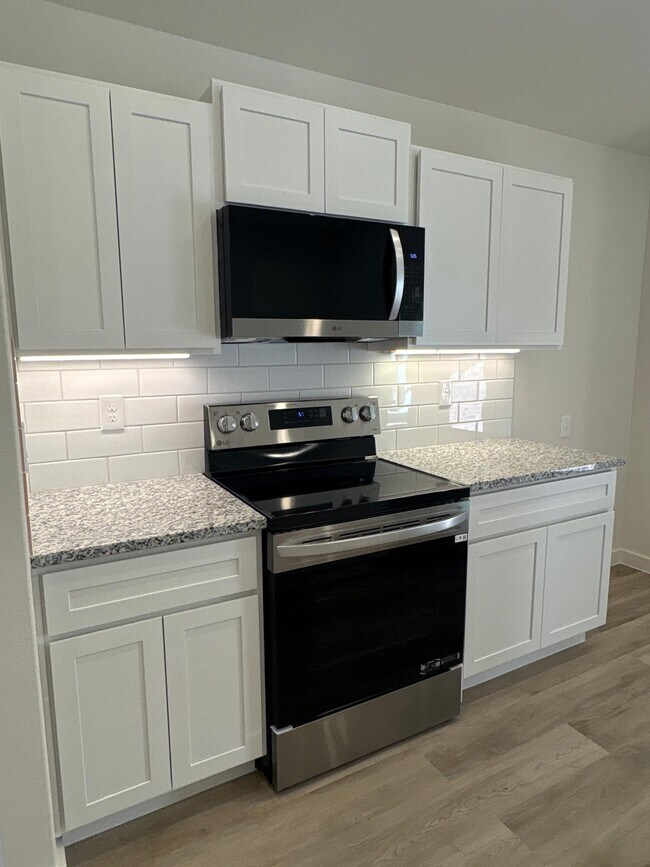 Building Photo - 2415 Aberdeen Ave