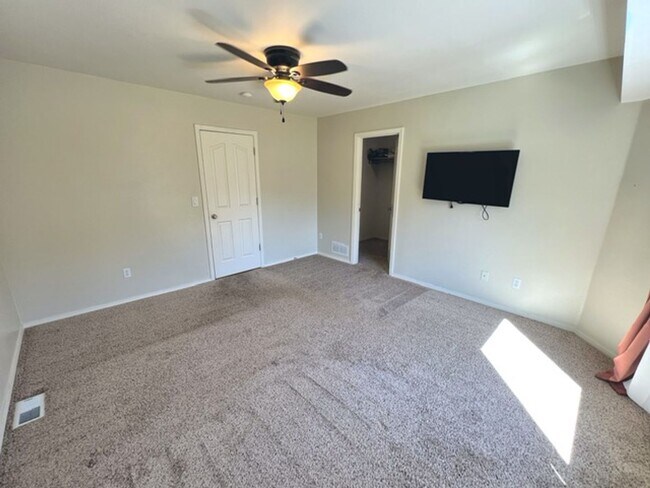 Building Photo - Spacious and Bright Eagle River Home with a Gorgeous View!