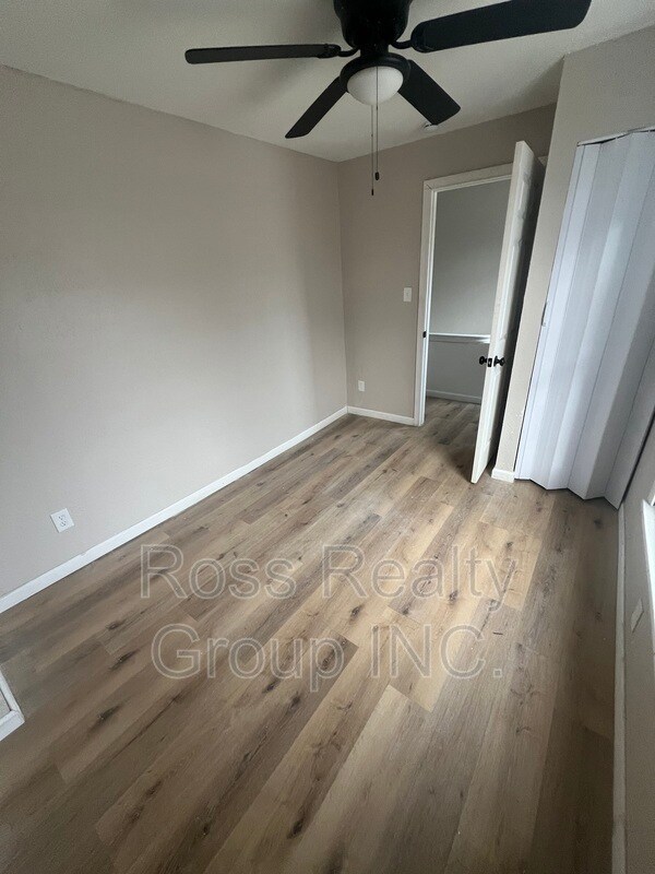 Building Photo - 1441 N Erie St