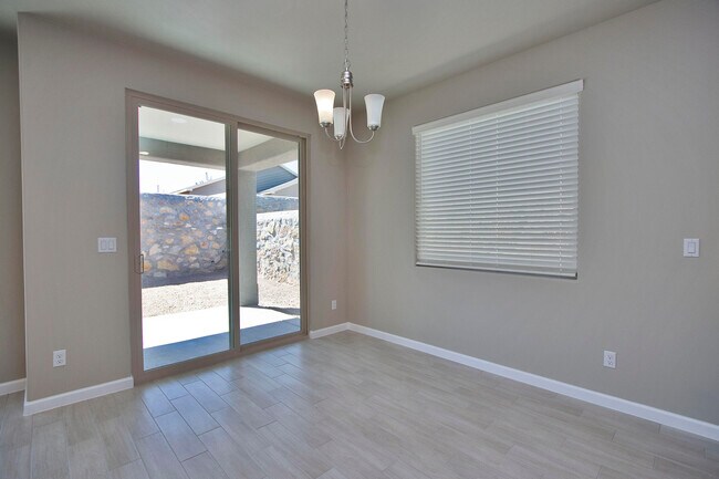 Building Photo - 729 C. Escondida