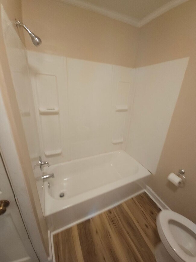 Building Photo - Newly Remodeled Cottage near downtown, walk to Kardinal Hall, Sticks & Health Food Store!