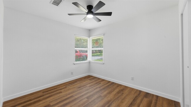 Building Photo - 9109 Lugary Dr