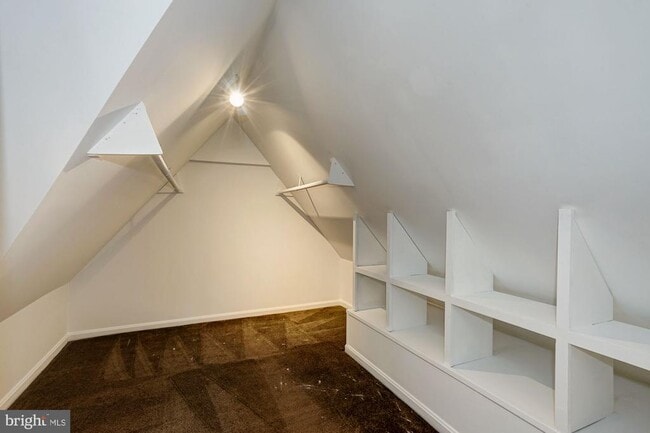 Building Photo - 4350 River Rd NW