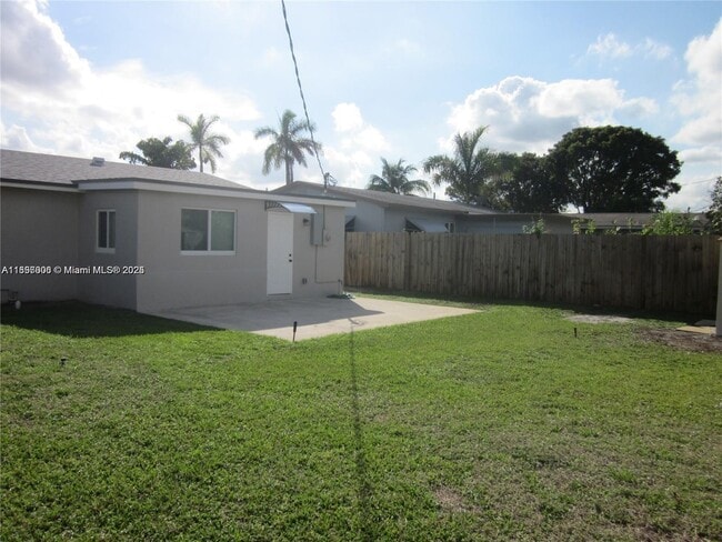 Building Photo - 7571 Pierce St