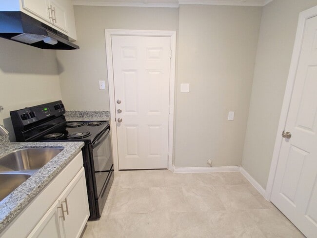 Building Photo - 505 13th St N