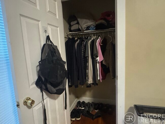 Building Photo - 44 Hillside St