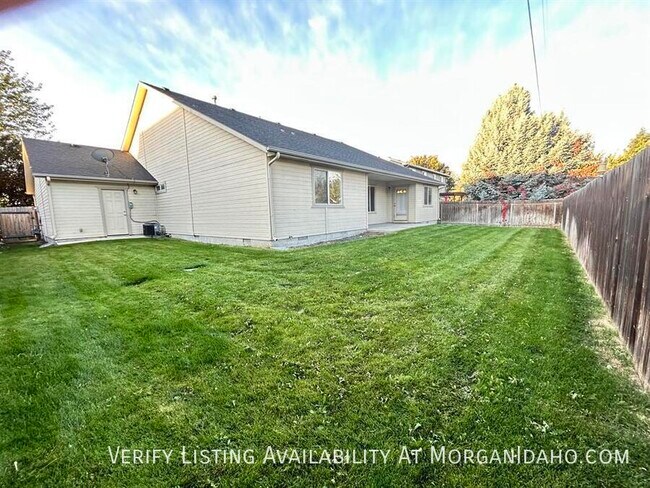 Building Photo - 11136 W Wild Iris St