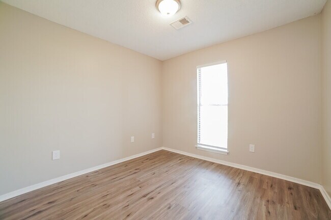 Building Photo - 9179 Belmont Dr