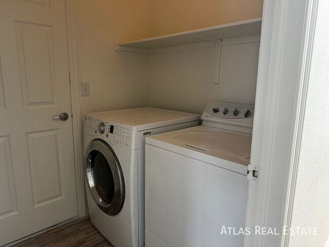 Building Photo - 10789 Vista Rd