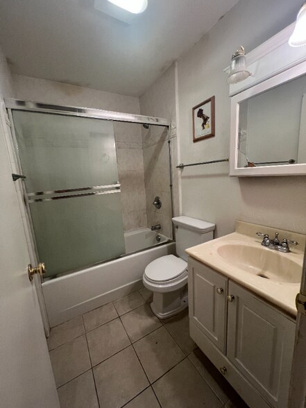 Building Photo - 5578 Spinnaker Dr