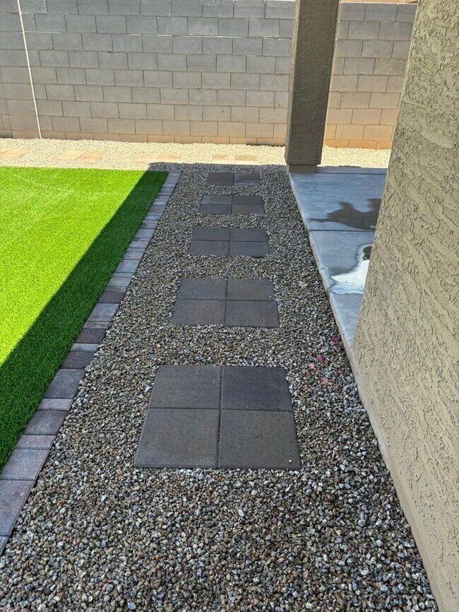 Building Photo - COMING SOON!! RECENTLY BUILT HOME IN MARICOPA!