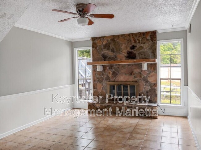 Building Photo - 393 Cedar Trce SW