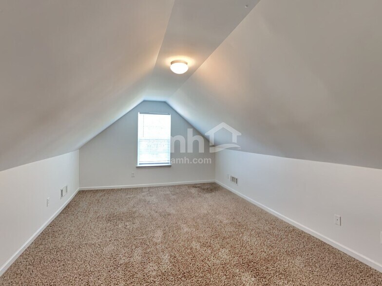 Building Photo - 5147 Scenic View Rd