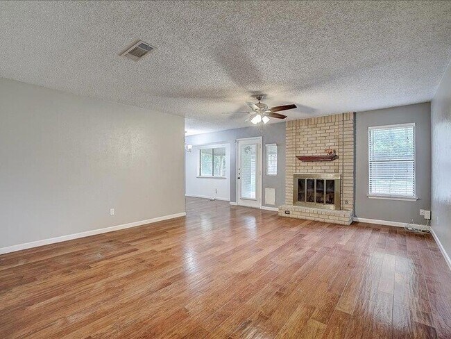 Building Photo - 10906 Meadgreen Ct