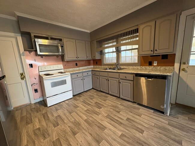 Building Photo - 3 Bed/2 Bath Home in Brandon