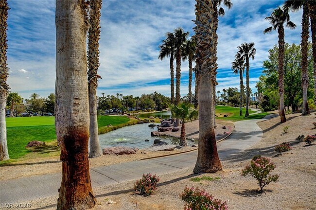 Building Photo - 121 Standing Stone St