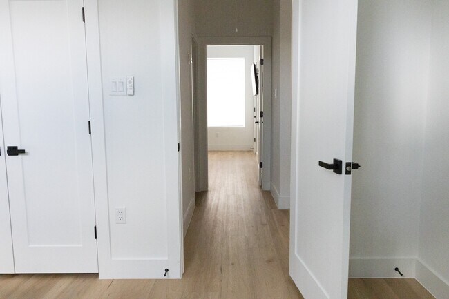 Building Photo - 7129 Sidney St