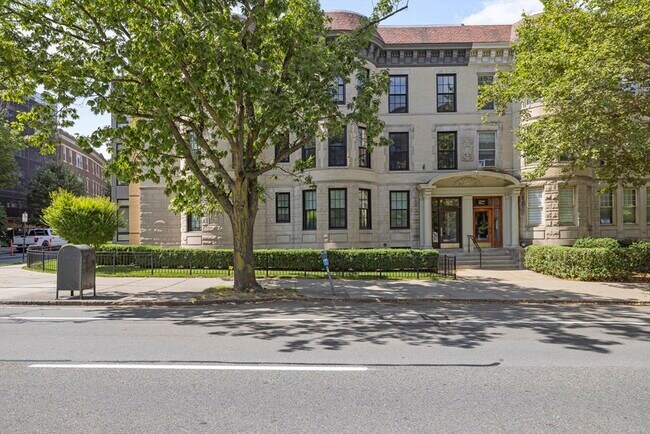 Building Photo - 1248 Beacon St