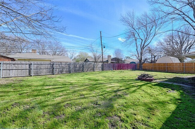 Building Photo - 2504 Burnett Dr