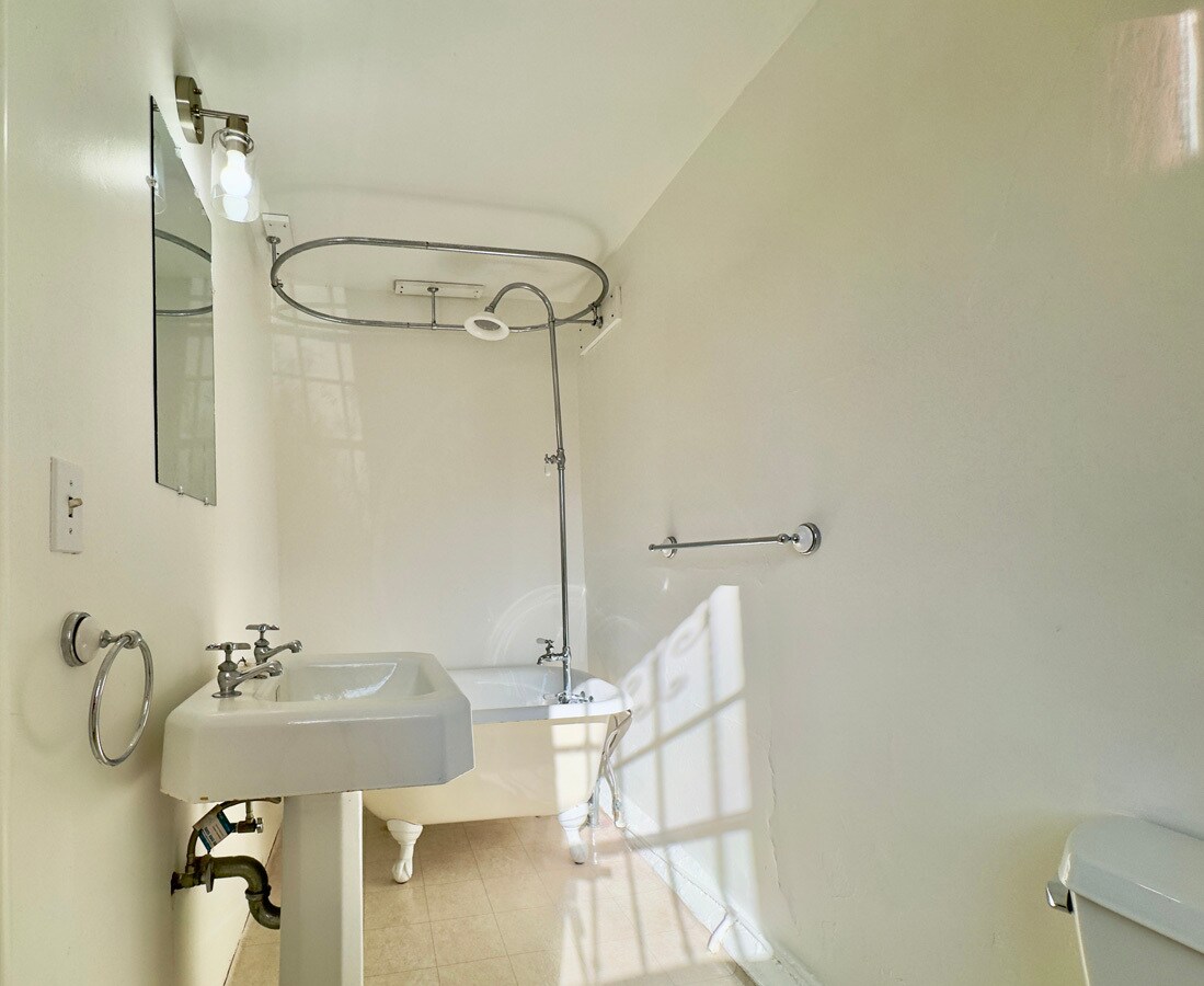 Building Photo - 1645 Scenic Ave