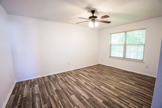 Building Photo - 801 Cisco Valley Cv
