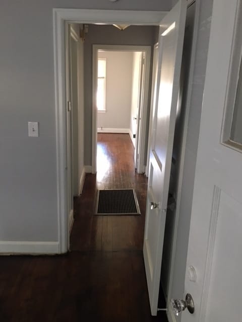 Building Photo - Newly renovated home