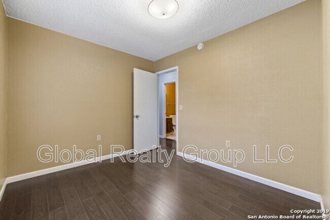 Building Photo - 109 Meadow Way