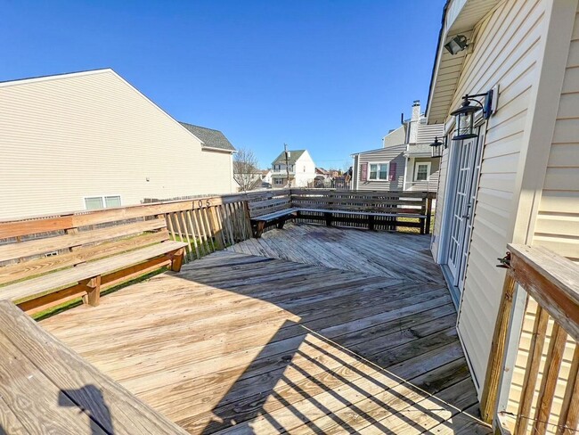 Building Photo - Recently Renovated 3-Bedroom, 2 Bath Bridg...