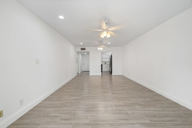 Building Photo - 200 Waterway Dr S