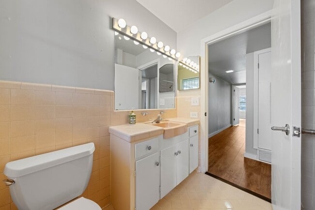 Building Photo - 303 Marquis Ln