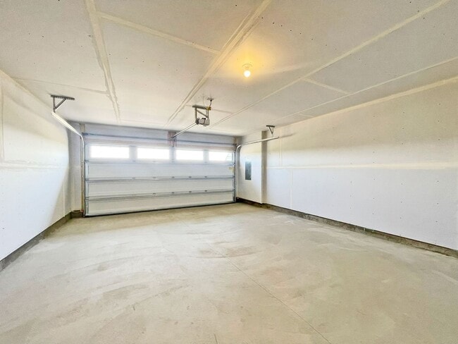 Building Photo - Brand New Townhome from Builder Never Lived In with Large Primary Suite, Loft-Office, 3 Baths and...